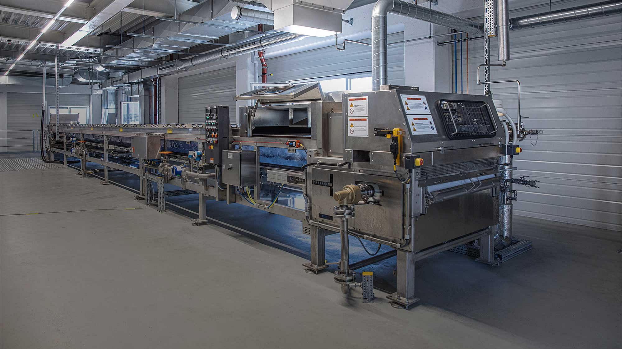 Gesamtaufnahme der firmeneigenen Lohnpastillieranlage