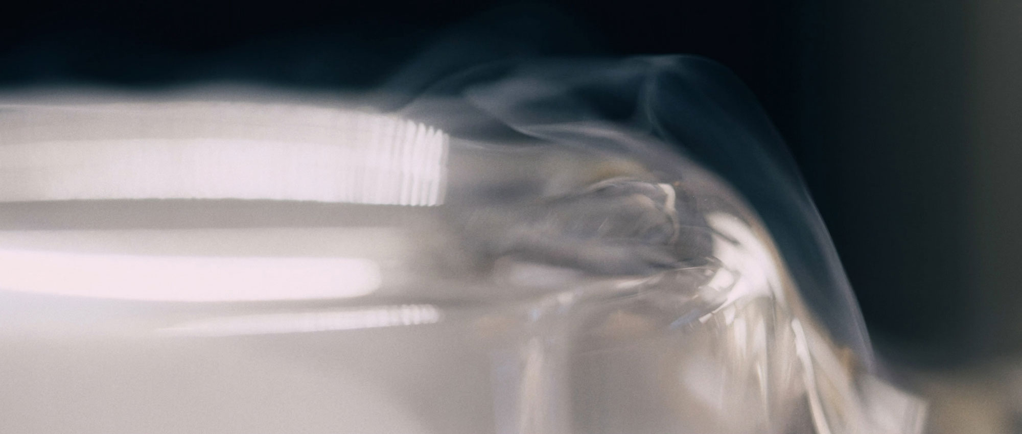 Detailaufnahme eines Glasverdampfers während des Betriebs